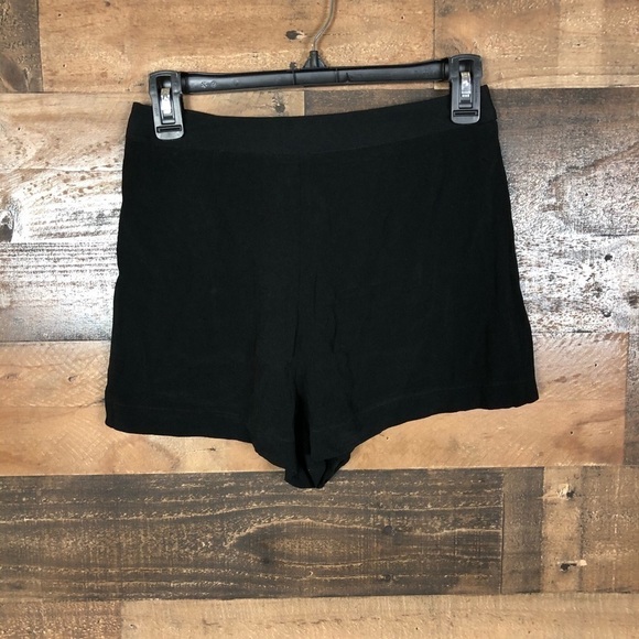 Forever‎ 21 black shorts - Picture 2 of 4